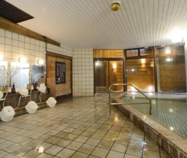 Tiled indoor onsen bath with washing stations at Hotel Manyotei in Tochigi, Kantō, Japan