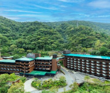 Multi-wing ryokan complex Hotel Nanpuso nestled in lush hills of Kanagawa, Kantō region