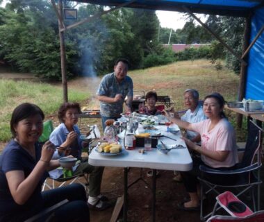 People sharing an outdoor meal under a canopy at Hotel New Otani, Chiba, Kantō