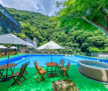 Outdoor pool with parasols and lounge chairs at Hotel Okuyumoto Kanagawa Kantō Japan