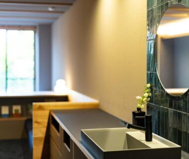 Open-plan washbasin and round mirror with wooden counter, Hotel Park, Gifu, Chūbu, Japan