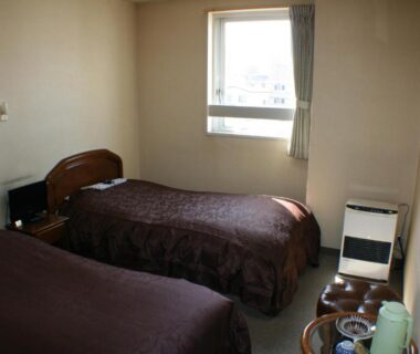 Compact twin room with kettle and heater Hotel Tetora Yunokawaonsen Hokkaidō Japan