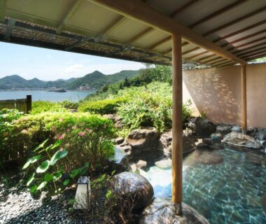 Stone-lined covered onsen bath with bay view, Hotel Yamadaya in Shizuoka, Chūbu Japan