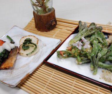 Assorted small plates with fried mountain greens and cooked fish at Ichinokurasou in Nagano
