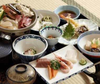Low table on tatami with assorted small dishes and sashimi at Ikoiso in Hokkaidō