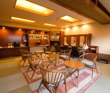Tatami seating area with low tables and rattan chairs at Inatori Tokai Hotel Yuen, Shizuoka