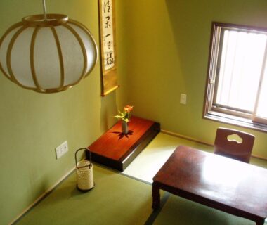Tatami room with low wooden table, tokonoma alcove with flower and hanging scroll, Inn Kawashima, Kyoto