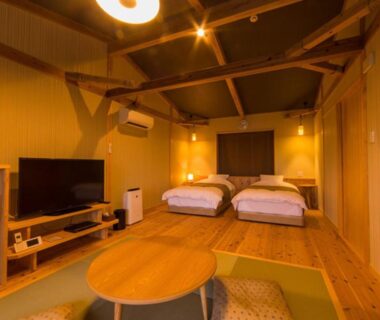 Wooden twin room with low table and tatami seating at Isaribinoyado Seaside Kancho in Wakayama