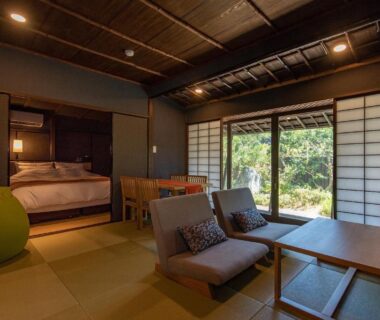 Tatami seating area with shoji screens and bed alcove at Ishinoya Izunagaoka, Shizuoka