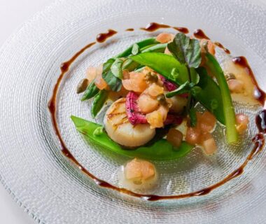 Seared scallop with snap peas and glaze at Ishinoyu Lodge, Chūbu Nagano