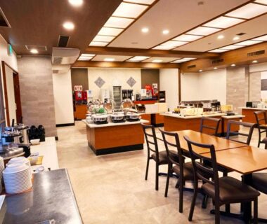 Bright dining hall with buffet counters, tables, chairs and coffee station at Itoen Hotel Hakone Yumoto, Kanagawa