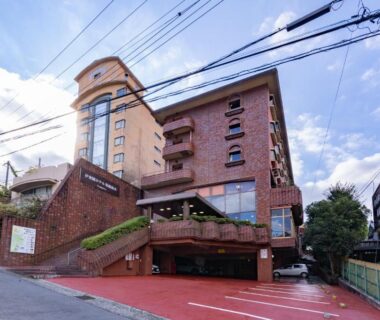 Multi-story brick exterior of Itoen Hotel Hakone Yumoto in Kanagawa, Japan