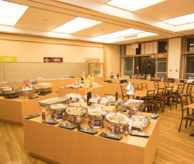 Buffet-style dining hall with chafing dishes and seating at Itoen Hotel Iizakakanouya, Fukushima, Tōhoku