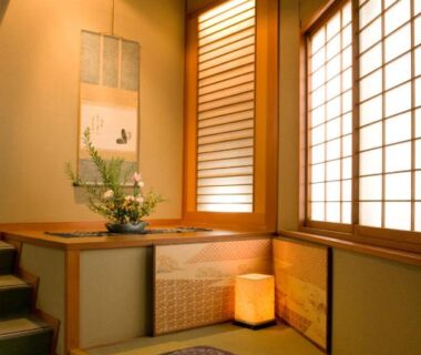 Recessed tatami seating with cushions, shoji screens and tokonoma at Izumi-so ryokan in Gifu, Chubu