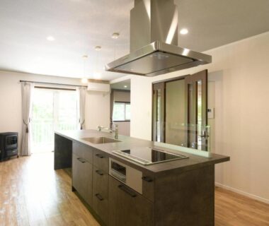 Open-plan kitchen with island and range hood, Izumigo AMBIENT Azumino Cottage, Nagano, Chūbu