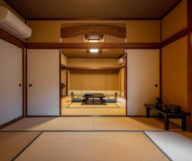 Interconnected tatami rooms with low table, shoji screens and decorative alcove