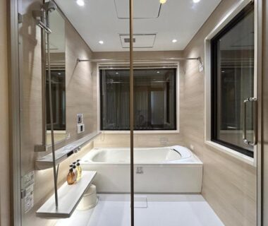 Contemporary en suite with soaking tub, glass shower, wood-tone tiles and window at Jukeiso in Hiroshima region