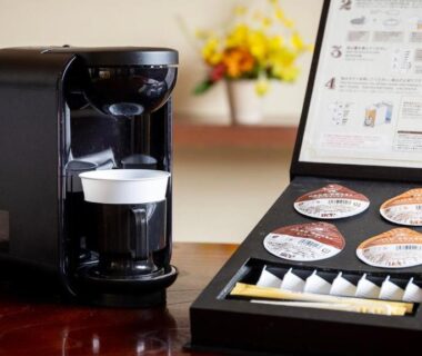 Single-serve coffee machine with capsule selection on wooden table Kagariya Hokkaidō