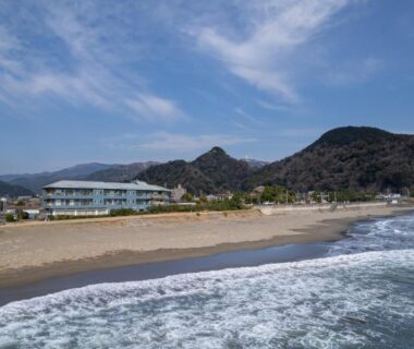 Sandy beach and waves near Kaiyutei along Shizuoka coast in Chūbu region