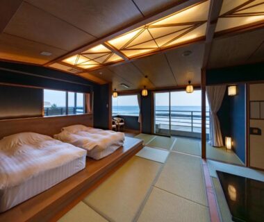 Tatami room with raised beds and shoji screens at Kaiyutei overlooking the sea in Shizuoka, Chūbu
