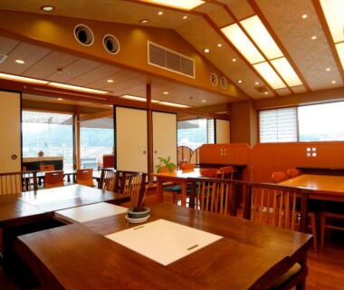 Dining area with wooden tables and shoji screens, Kameya Ean, Shizuoka, Chūbu, Japan