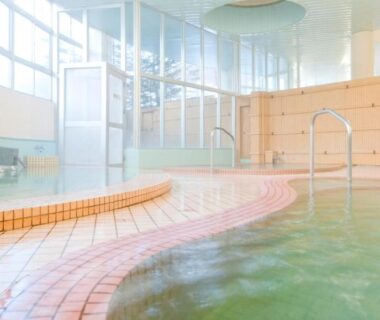 Tiled indoor onsen bath with handrails at Karurusu Onsen Yumoto Orofuresou, Hokkaidō Japan