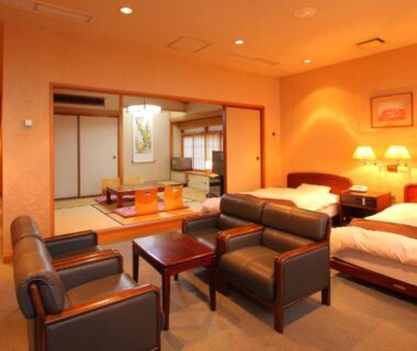 Western twin beds with seating area and tatami alcove at Kasugai View Hotel, Yamanashi, Chūbu