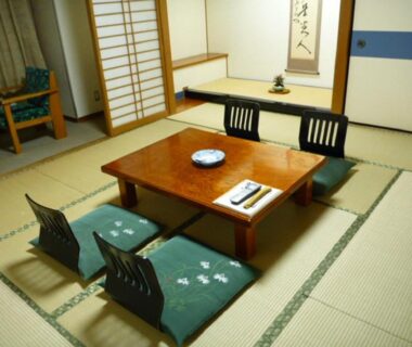 Traditional tatami room with low table, floor chairs, shoji screens and tokonoma alcove at Kisoya in Gifu