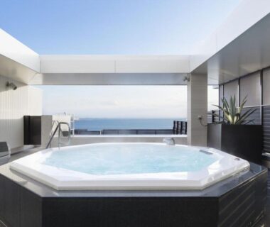 Rooftop soaking tub with sea view at Kobe Minato Onsen Ren in Hyōgo, Kansai
