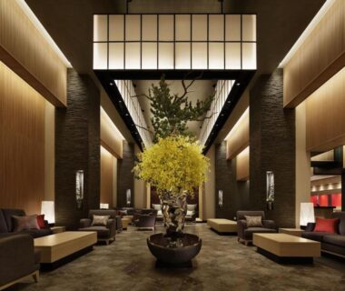 Kobe Minato Onsen Ren lobby with central floral arrangement, lounge seating and tall decorative screens, Hyōgo Japan