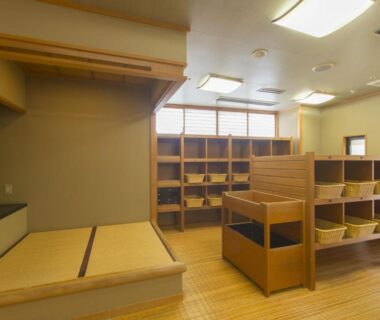 Wooden cubbies and tatami seating in Kohan-no-Yado Morimoto changing room, Ishikawa