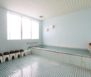 Tiled indoor communal bath with stools and large windows, Komao ryokan, Nagano