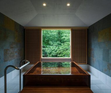 Wooden soaking tub with forest view at Koorogirou, Chūbu, Ishikawa, Japan