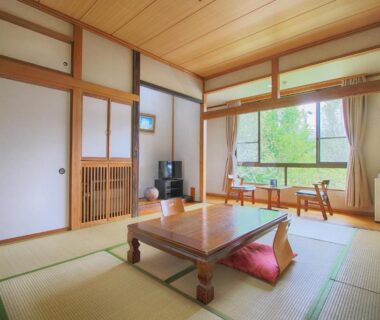 Tatami room with low table, shoji screens and window seating at Kounso in Yamanashi, Chūbu
