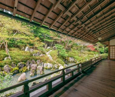 Veranda corridor overlooking moss and stone garden, Koyasan Sanadabo Rengejoin, Wakayama Japan