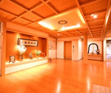 Bright wooden lobby with tokonoma and floral display at Koyasan Shukubo Fugenin Wakayama
