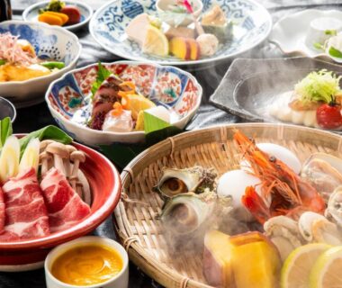 Assorted sashimi, shellfish and sliced beef with condiments for a ryokan meal at Kunisakisou, Ōita
