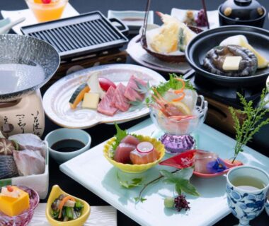 Assorted ryokan-style dishes with sashimi, tempura, and small plates at Kurhouse Shirahama in Wakayama