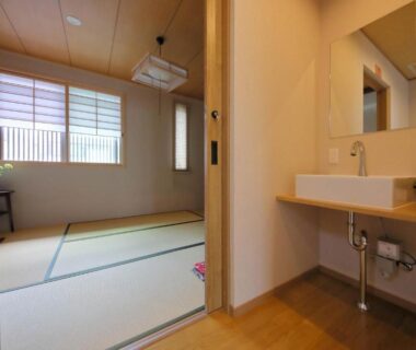 Tatami room with sliding door, entry washbasin and wooden flooring