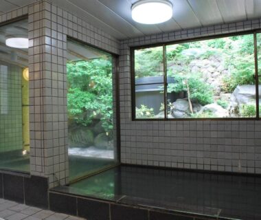 Tiled indoor bath with garden view at Kyo no Minshuku Ohara no Sato Kyoto