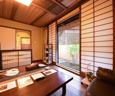 Tatami room with low table, shoji screens and garden view at Kyo no Yado Sangen Ninenzaka, Kyoto