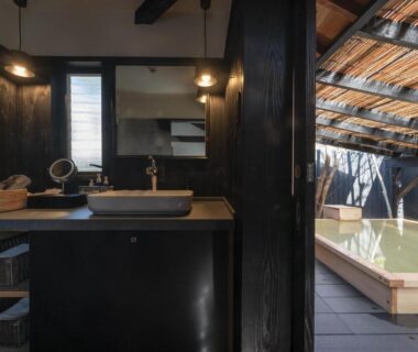 Covered wooden bath and washstand at Kyutei ryokan in Kumamoto, Kyushu