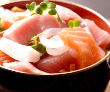 Assorted sashimi rice bowl at LiVEMAX RESORT Hakone Ashinoko in Kanagawa, Kantō, Japan