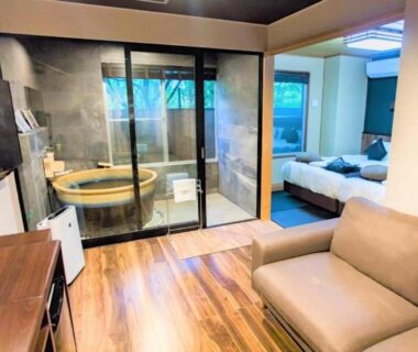 Glass-enclosed wooden bath beside twin beds at LiVEMAX RESORT Hakone Ashinoko, Kanagawa, Kantō