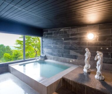 Indoor bath with stone walls and statues, window garden view, LiVEMAX RESORT Hakone Sengokuhara, Kanagawa