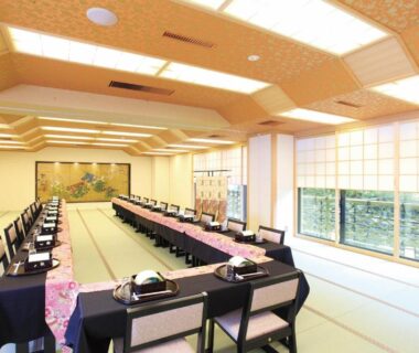 Long tatami dining room with low chairs and shoji screens, Matsui Honkan Kyoto