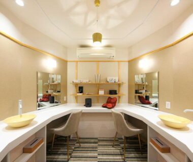 Shared dressing area with twin sinks, mirrors and seating at Meitei no Yado Hotel Koshien, Yamanashi