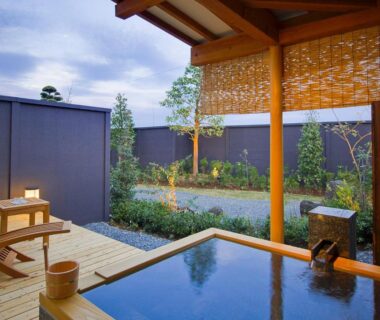 Wooden onsen tub and veranda with bamboo screen at Migiwaya, Shizuoka, Chūbu, Japan