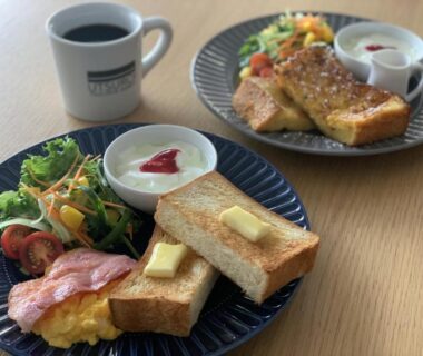 Thick buttered toast with scrambled eggs, bacon, fresh salad, yogurt and coffee at Migumiya Ryokan, Hyōgo