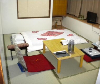 Tatami room with futons and low table at Mimatsuso Ryokan Hokkaidō